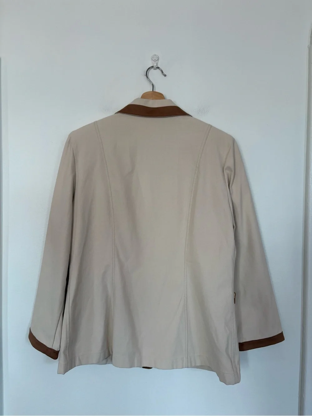St. John || Turnlock Blazer Contrast Trim Beige‎ Cream Brown Large